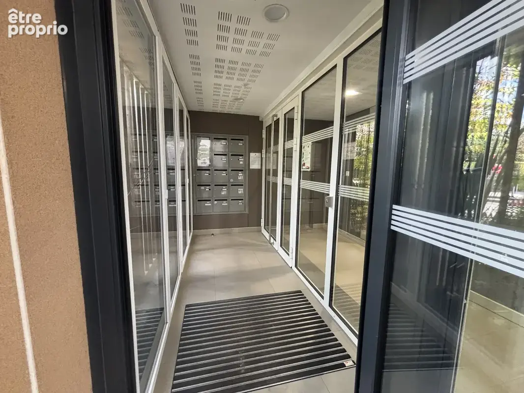 T2 récent 46 m2, balcon Sud, ascenseur, parking - Corps-Nuds - photo 9