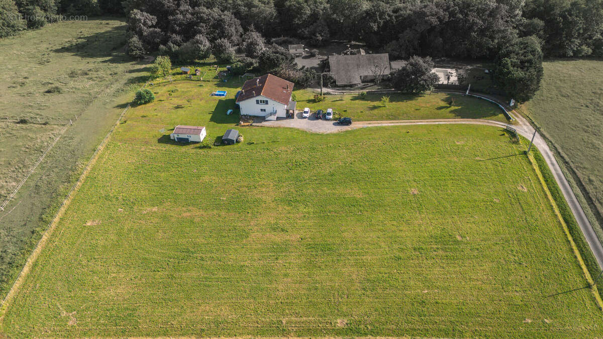 Maison 203 m² à Saint-Jean-De-Marsacq  - photo 2