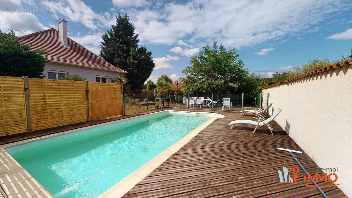 Maison 7 pièces 171 m² à vendre à Savigneux (42600) - photo 2