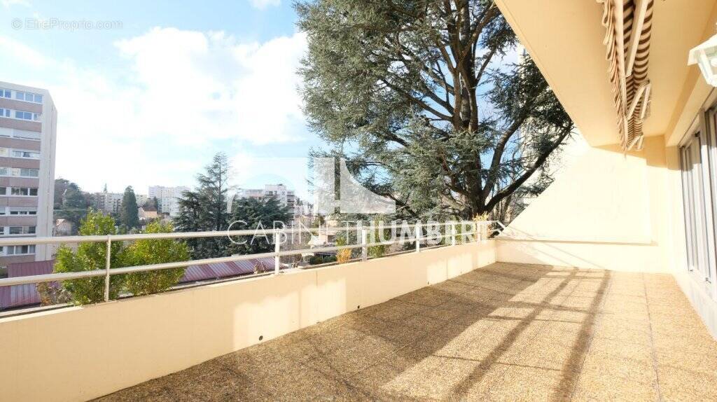 Appartement à SAINT-ETIENNE