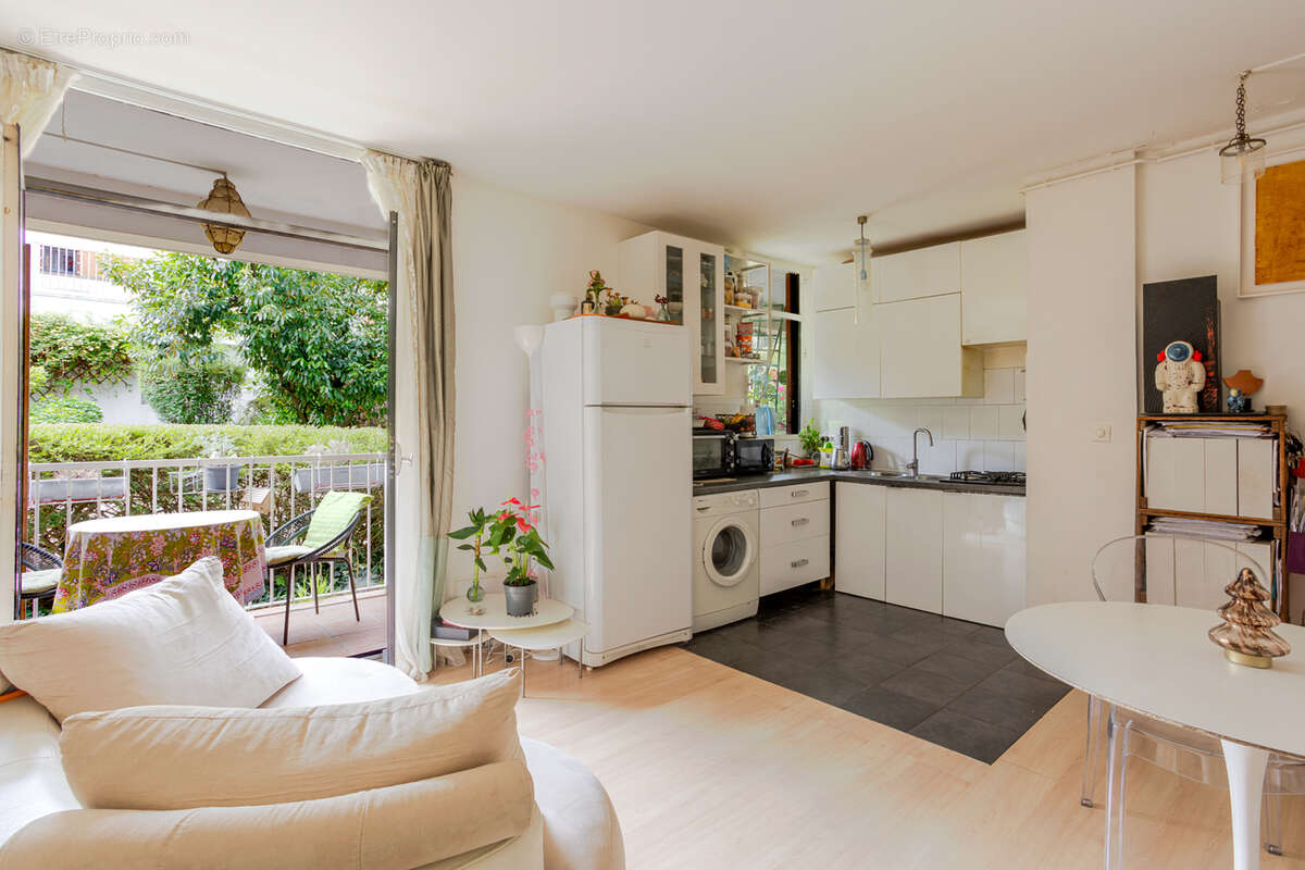 Grand studio 32 m² avec balcon au calme - photo 3