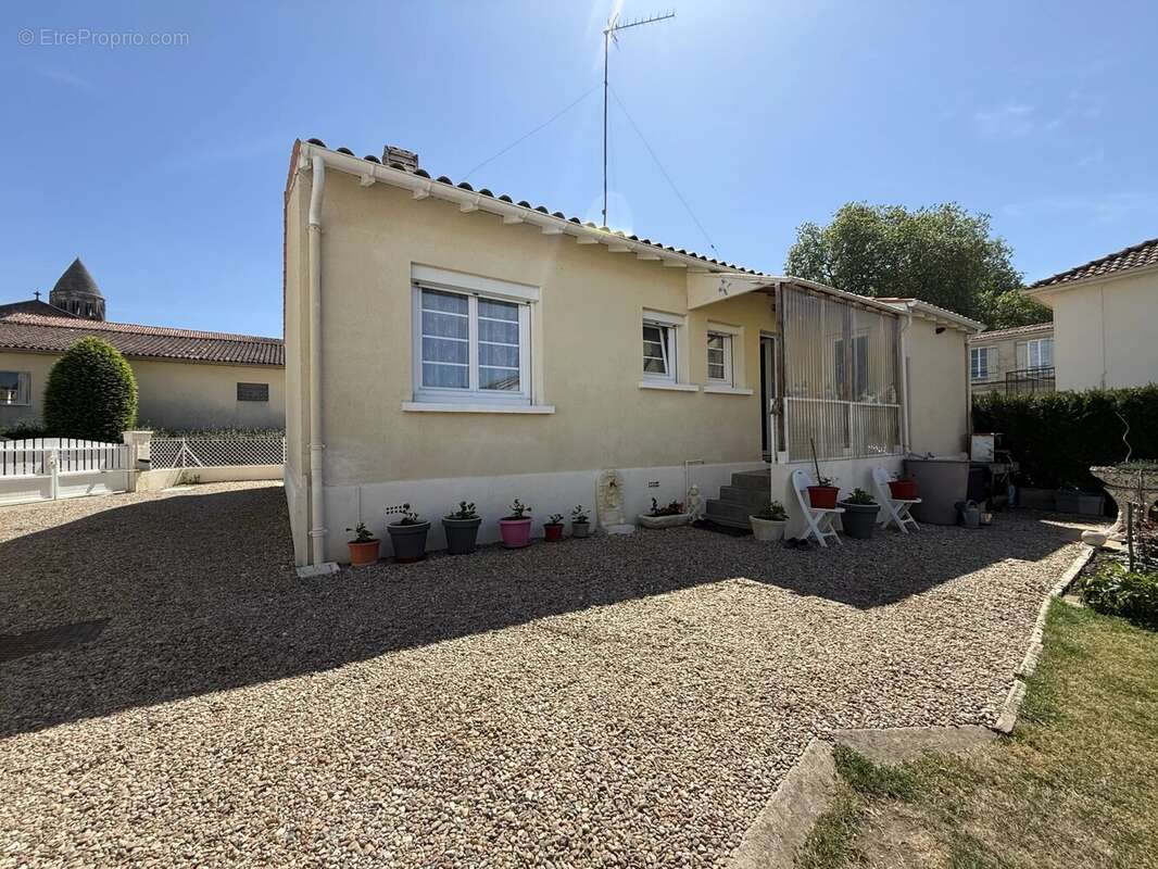 Maison à SAINTES