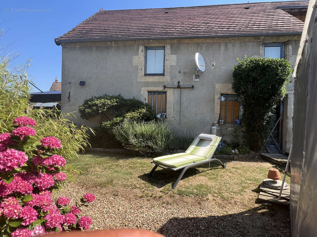 Maison à VARENNES-VAUZELLES