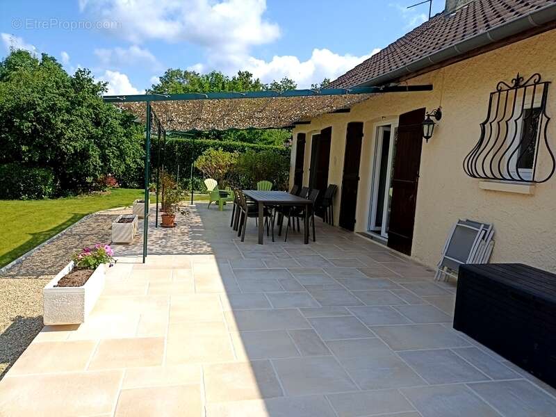 Maison à vendre 179 m² - 4 Chambres - L'ABERGEMENT-DE-CUISERY (71) - photo 3
