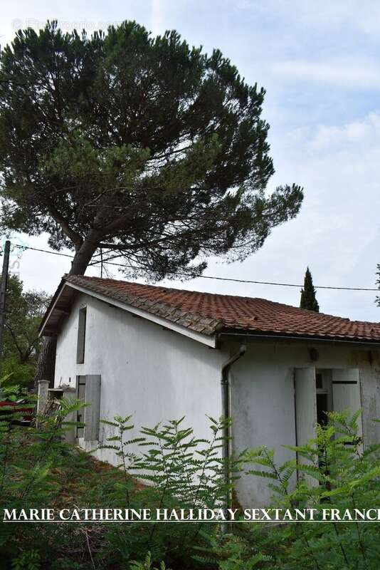 Maison plein pied de deux chambres au calme pres de la riviere a restaurer - photo 2