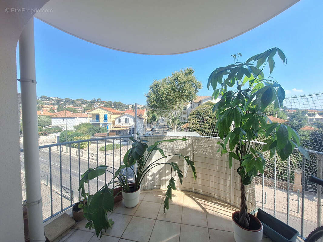 Appartement Hyères T2- 39.45m² - Balcon - Stationnement - photo 2
