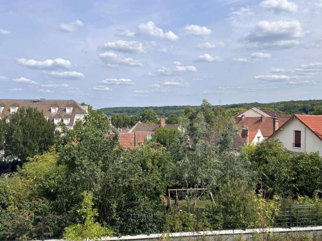 Appartement à LES CLAYES-SOUS-BOIS
