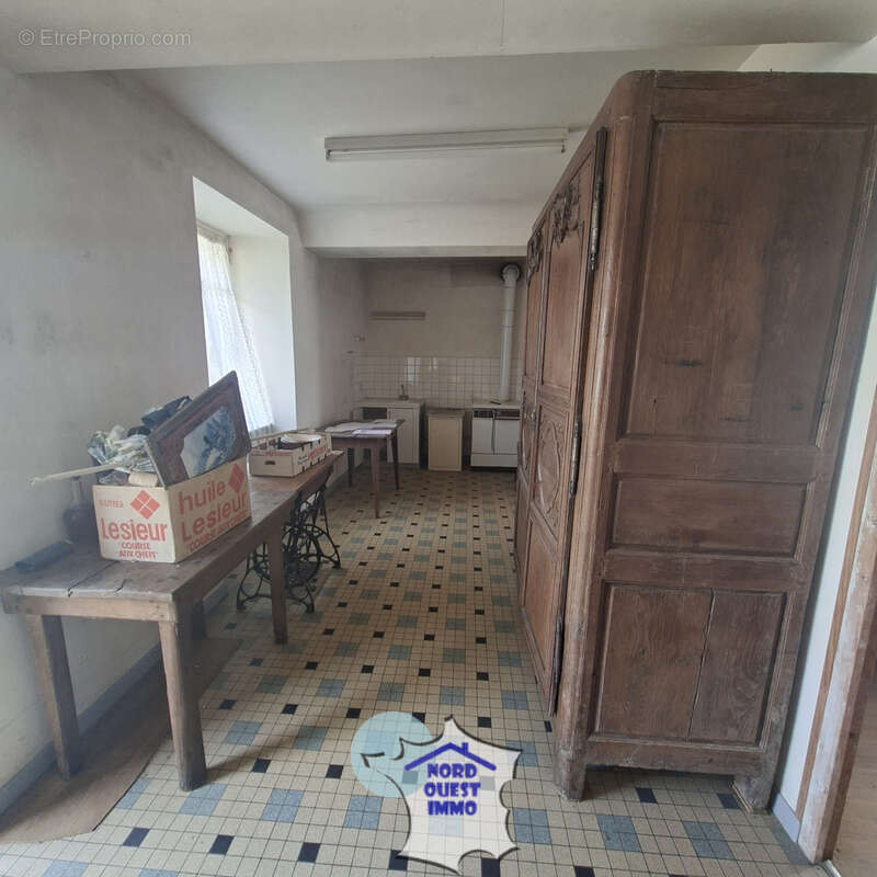 Maison et dépendances. - photo 3