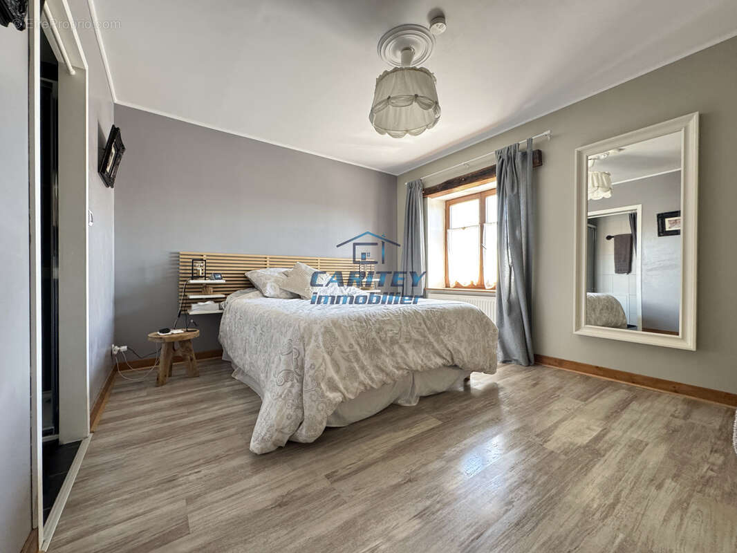 Ancienne ferme rénovée entièrement de 225 m2 habitable sur 6063 m2 de terrain à la NEUVELLE - photo 13