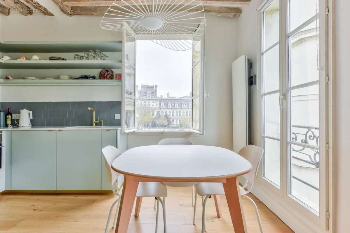 Appartement à PARIS-4E