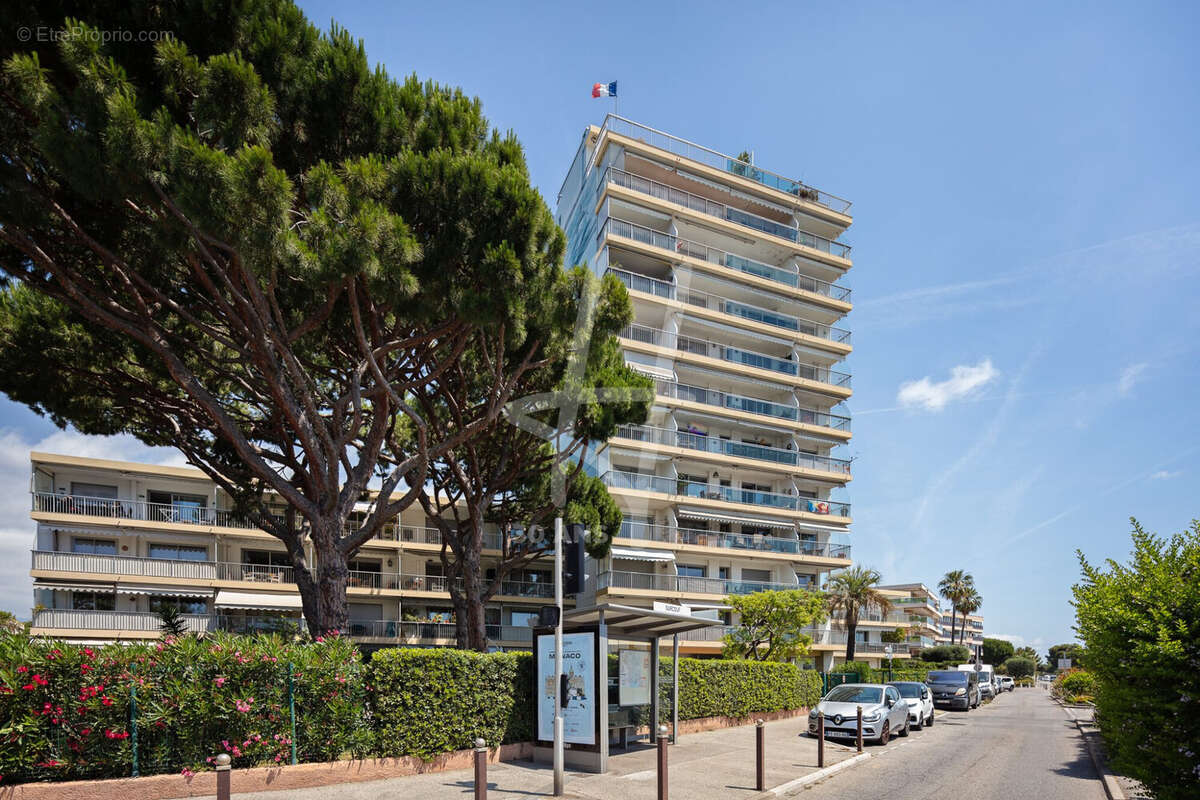 Appartement à SAINT-LAURENT-DU-VAR
