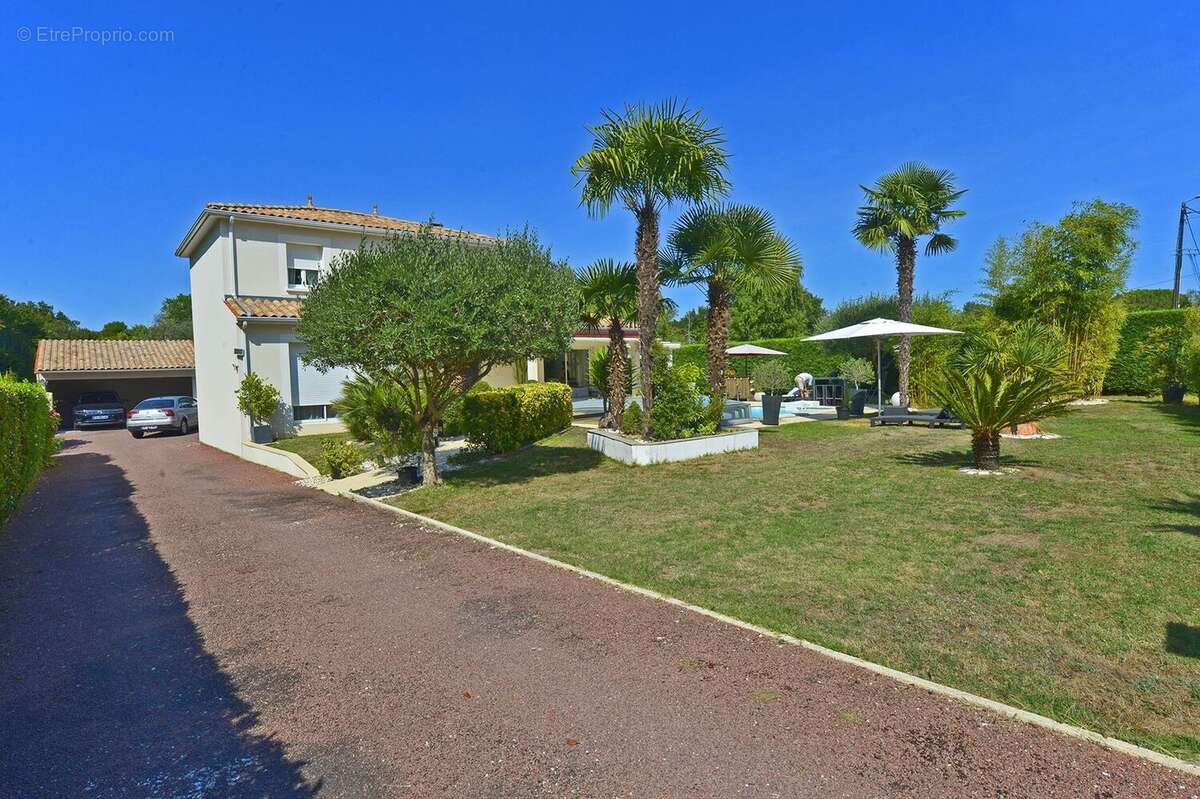 Maison à FONTCOUVERTE