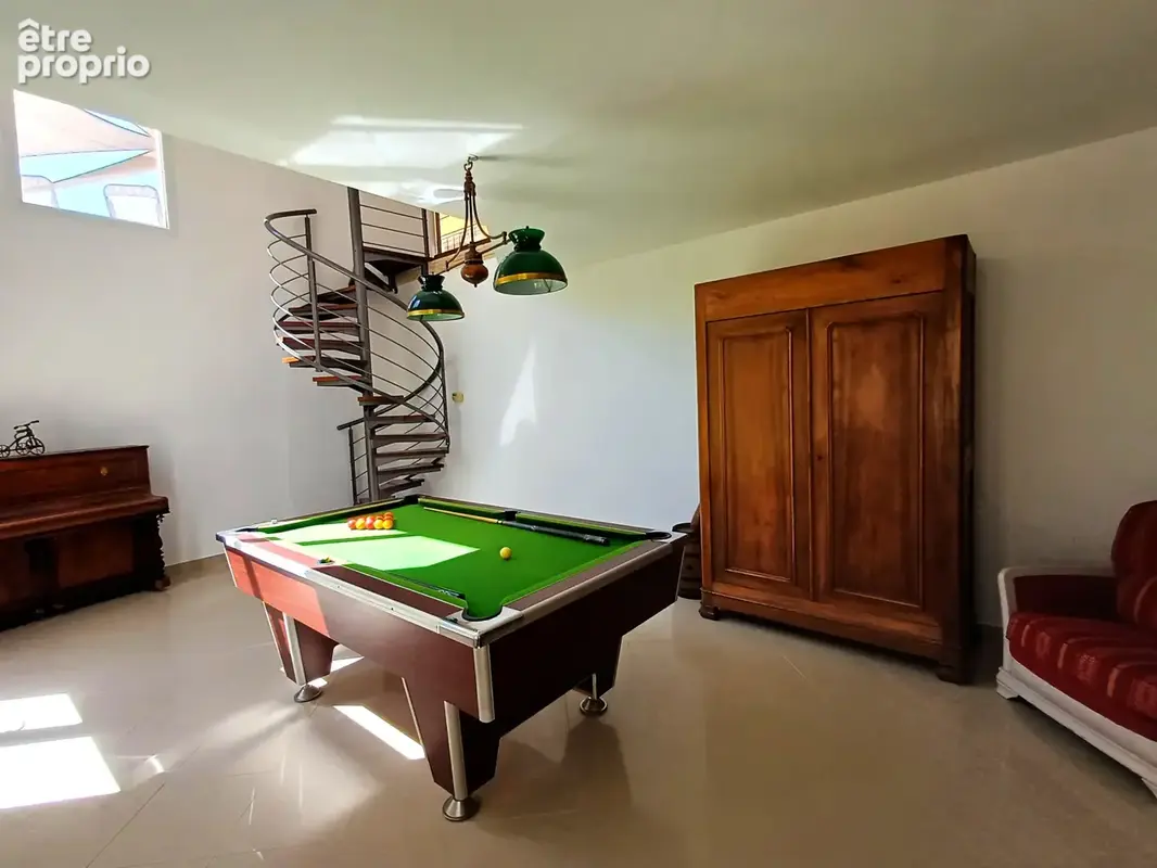 Superbe Villa d'architecte 197 m2, terrasses, jacuzzi, grand garage et cave sur 1318 m2 de terrain - photo 11