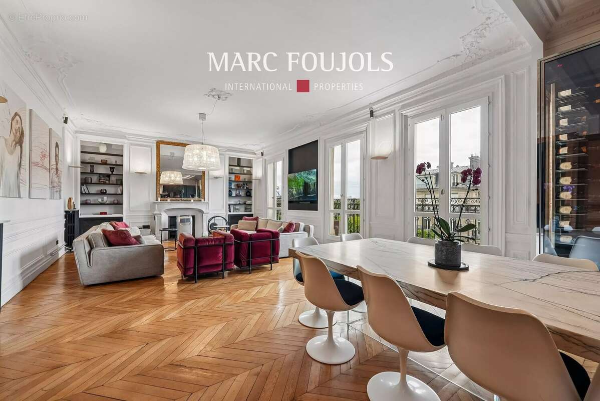 Appartement à PARIS-16E