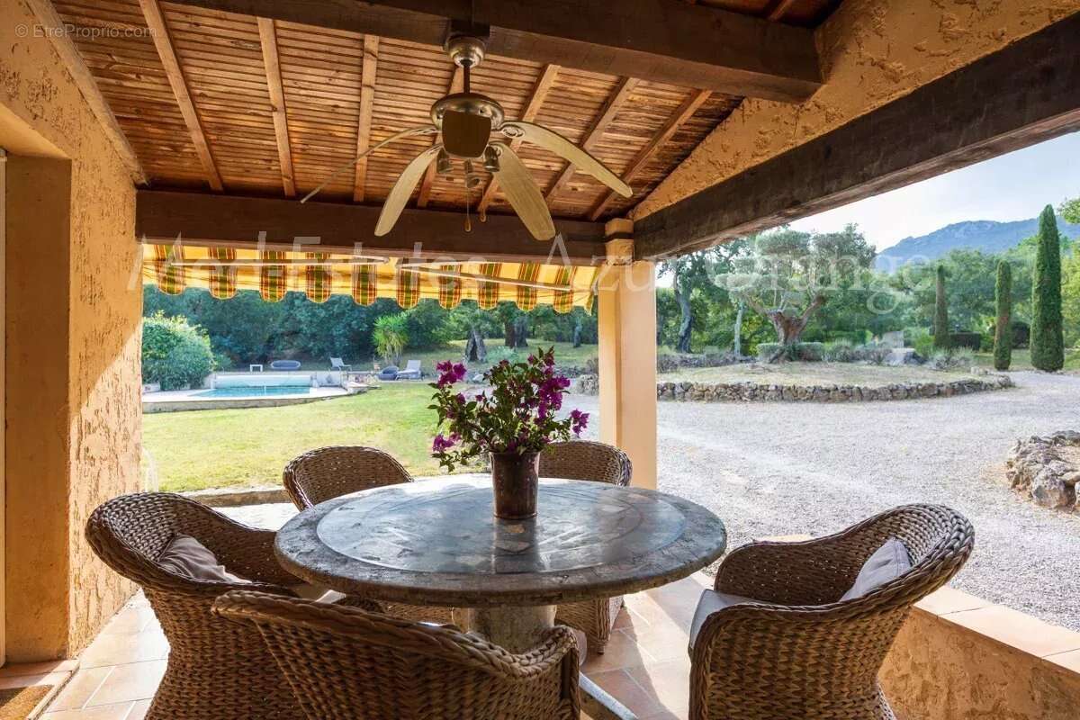 Maison à PLAN-DE-LA-TOUR