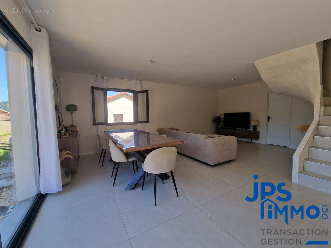 Maison 100 m² à La Riviere  - photo 5