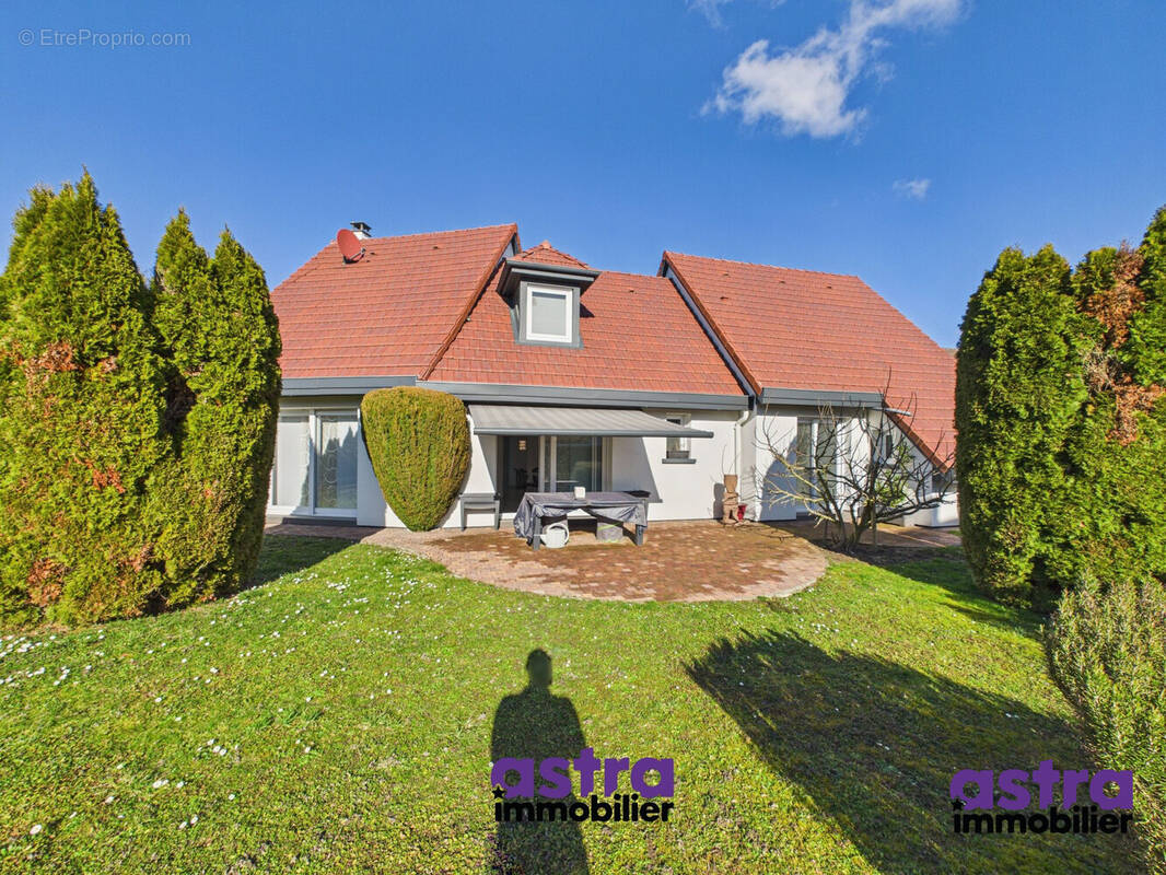 Maison à STEINBRUNN-LE-BAS