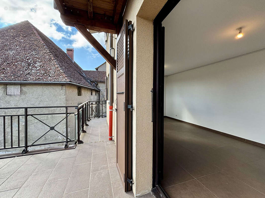 Appartement à ALLONZIER-LA-CAILLE