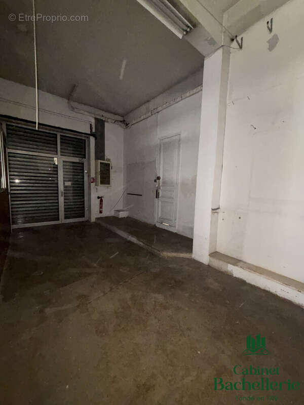 Commerce 246 m² à Marseille-4e  - photo 3