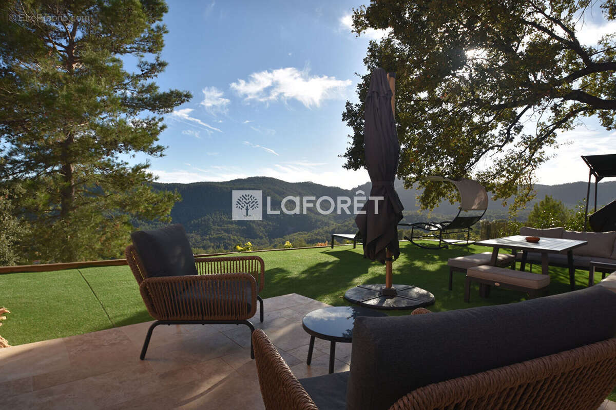 Maison à BAGNOLS-EN-FORET