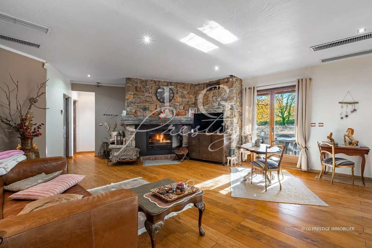 Maison à TOURRETTES