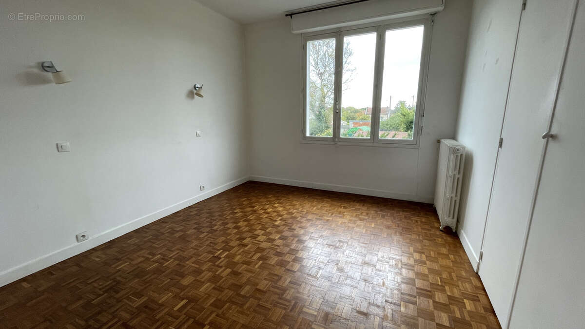 Maison à SAINT-JULIEN-LES-VILLAS