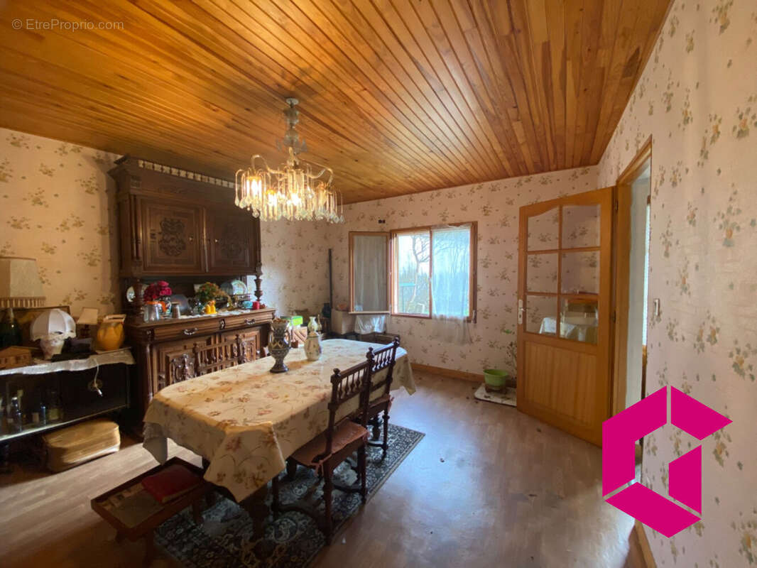 Maison à MARSAC-EN-LIVRADOIS