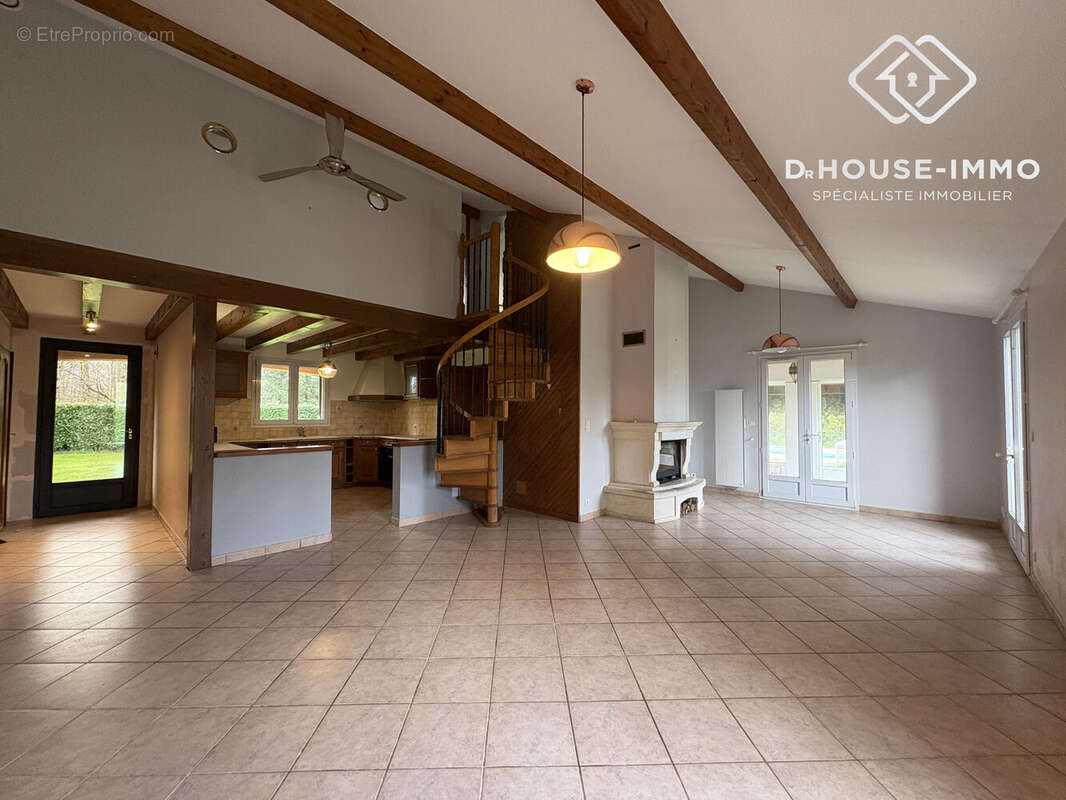 Maison 230 m² à Saint-Estephe  - photo 4