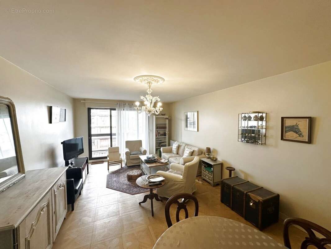 Appartement à CHARENTON-LE-PONT