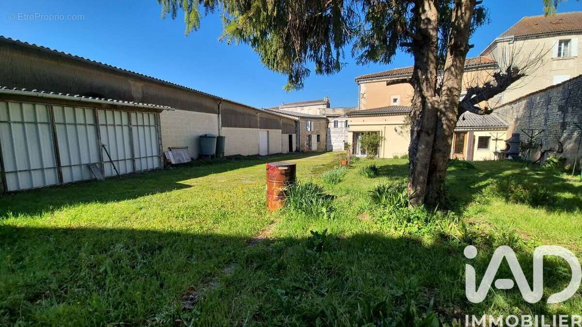 Photo 2 - Maison à BARBEZIEUX-SAINT-HILAIRE