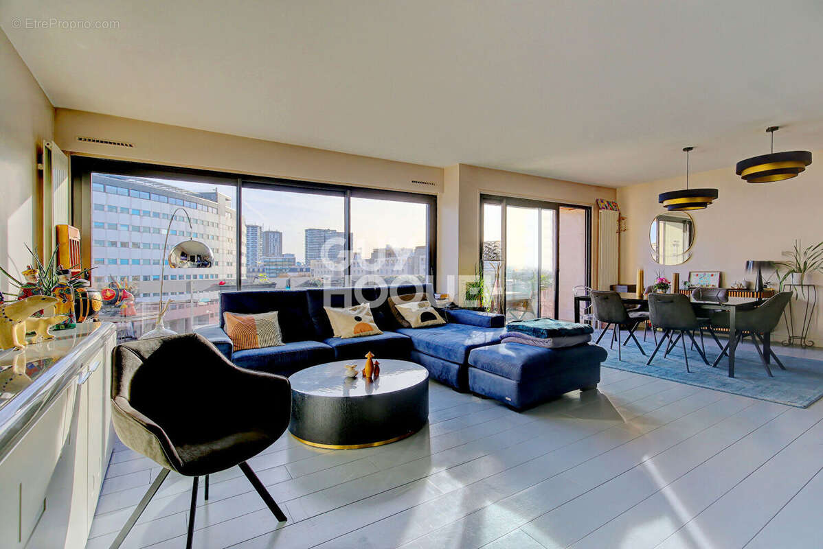 Appartement à PARIS-16E