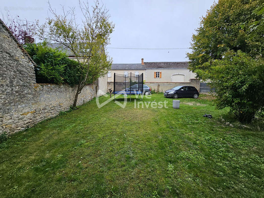 Maison à COURCELLES