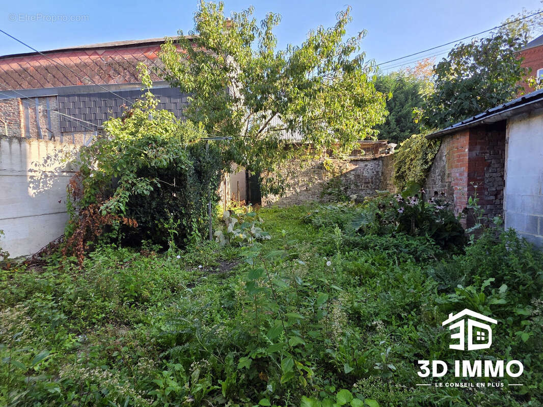 Maison à AVESNES-SUR-HELPE