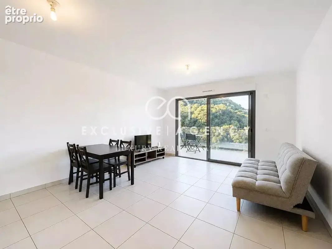 Théoule-sur-Mer – 2 pièces 42m² avec vue dégagée jusqu’à la mer, terrasse, parking et cave - photo 3