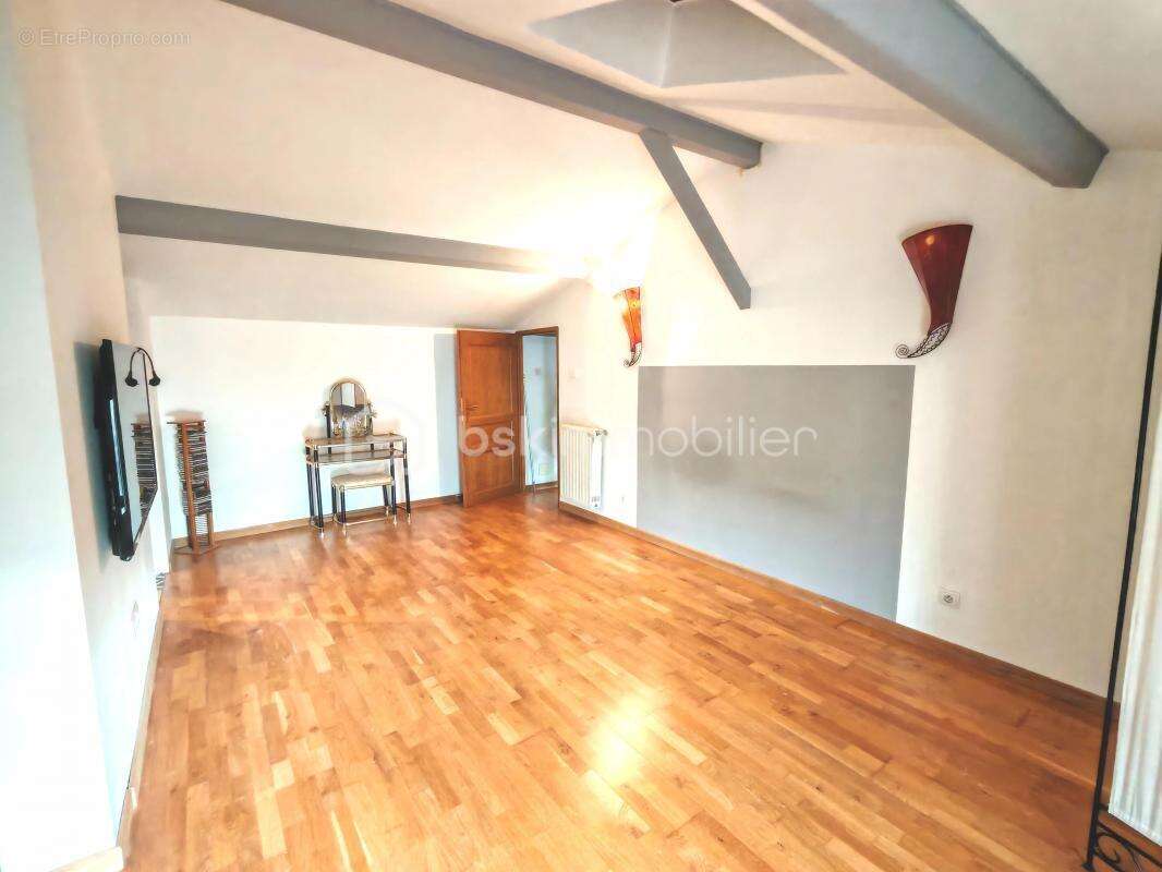 Maison en pierre de caractère – 182 m² – Beaux volumes & potentiel - photo 14