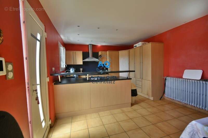 Maison familiale - 6 pièces - 164 m² de surface totale (91m² habitables) avec vue dégagée et fort potentiel – VALSERHONE (01) - photo 5