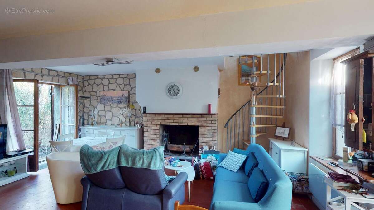 Maison à SENS-BEAUJEU