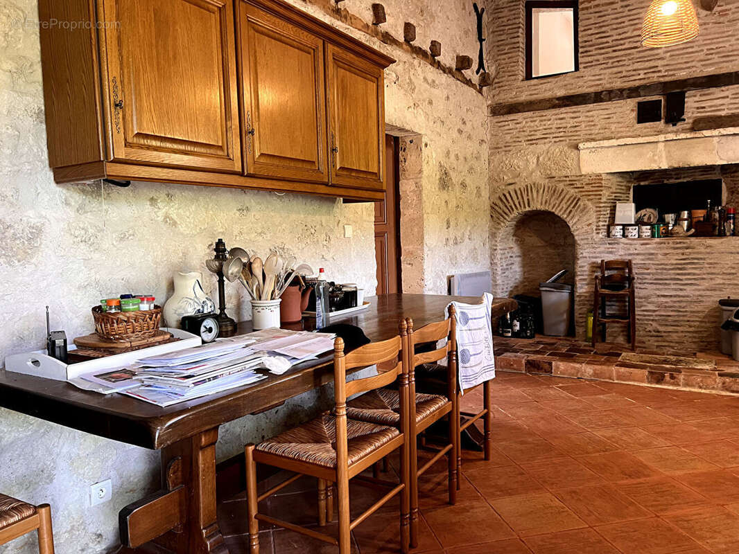 Maison à MONTAZEAU