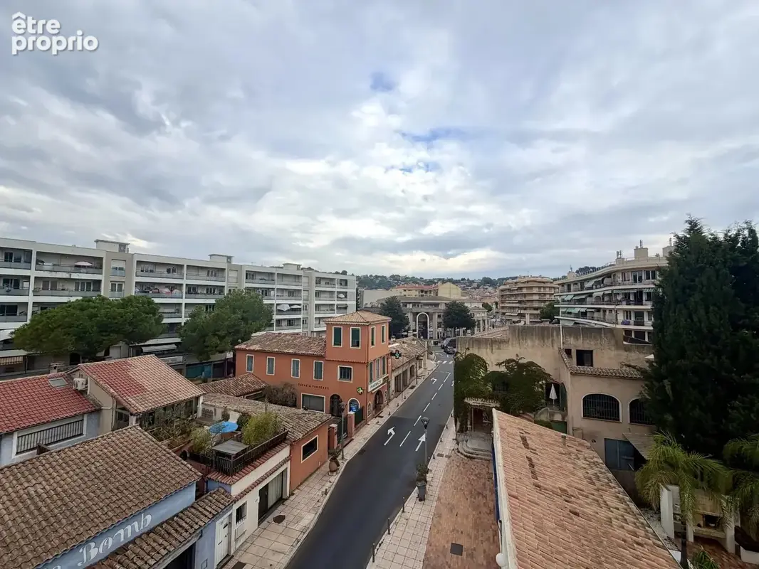 Deux pieces traversant avec terrasse et balcon - photo 10