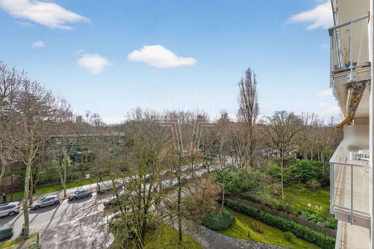 Appartement à NEUILLY-SUR-SEINE