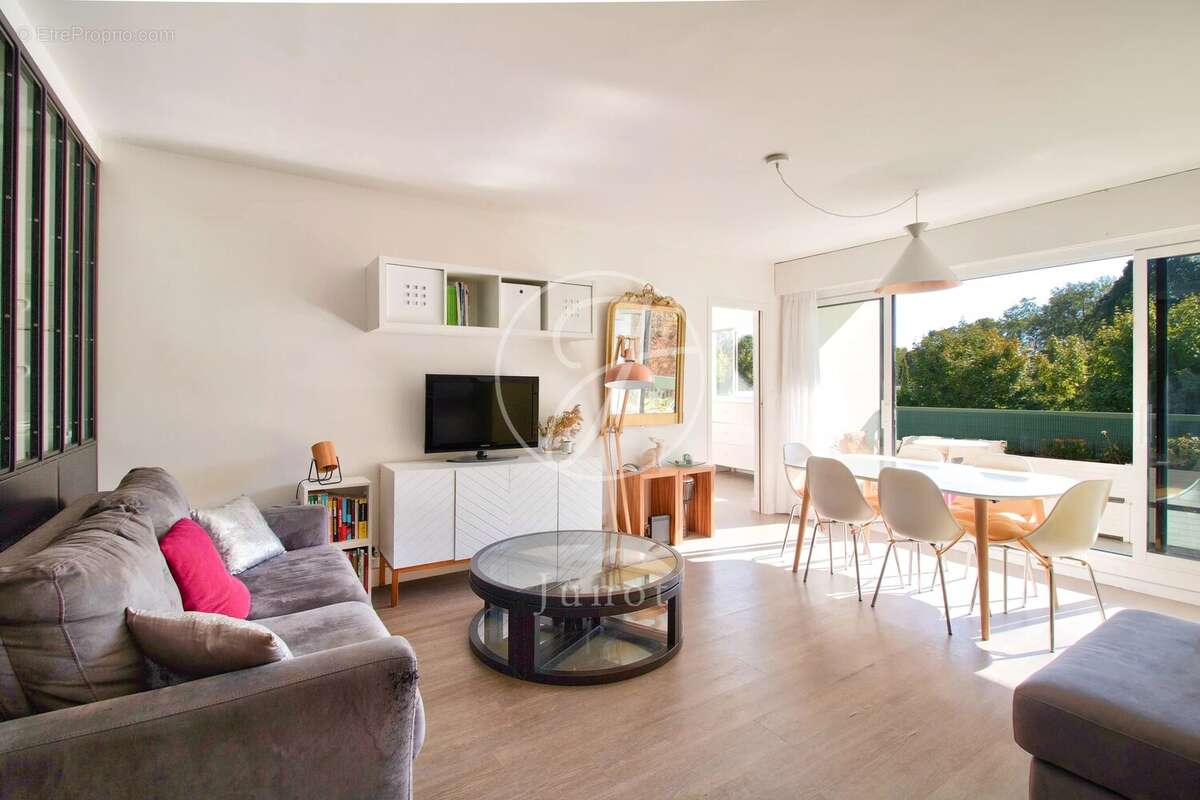 Appartement à LE MESNIL-LE-ROI