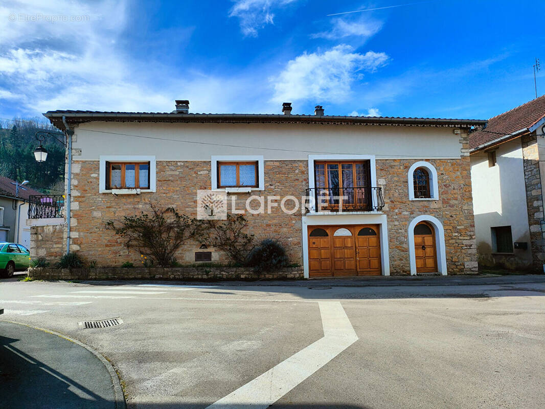 Maison à COUSANCE