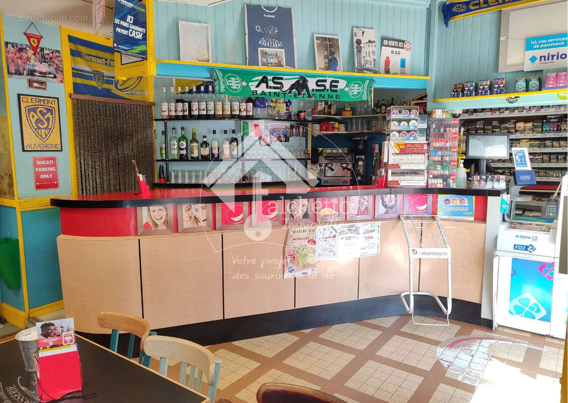 Commerce à MARINGUES