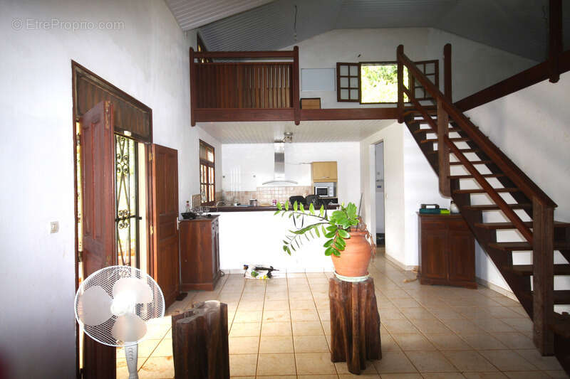 Maison à REMIRE-MONTJOLY