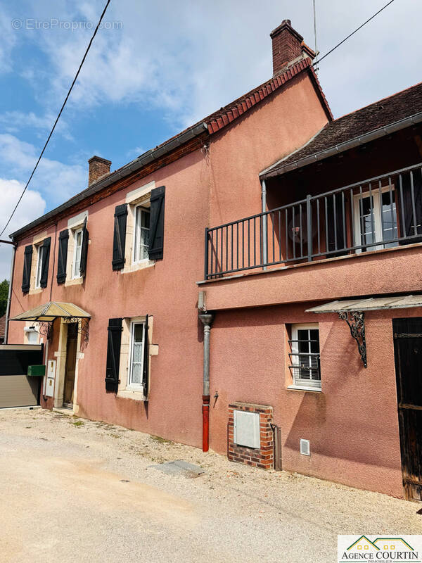 Maison à LA CHAPELLE-NAUDE