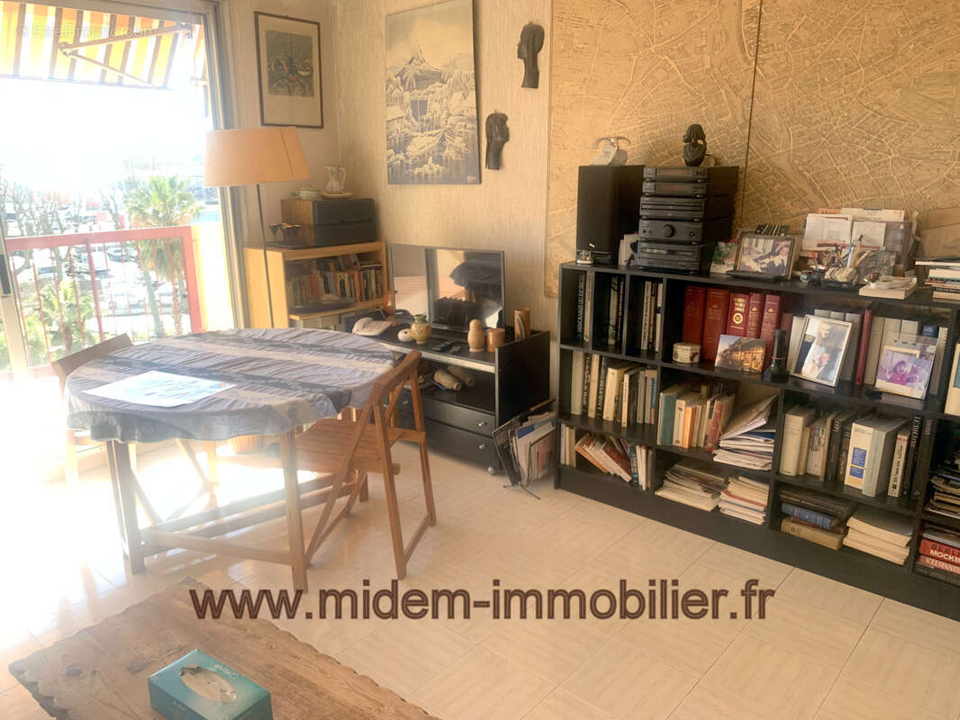 Nice Ouest Grand Arénas 3 pièces de 66 m2 + terrasse 9 m2 Sud-Est vue dégagée à 159800 euros - photo 2