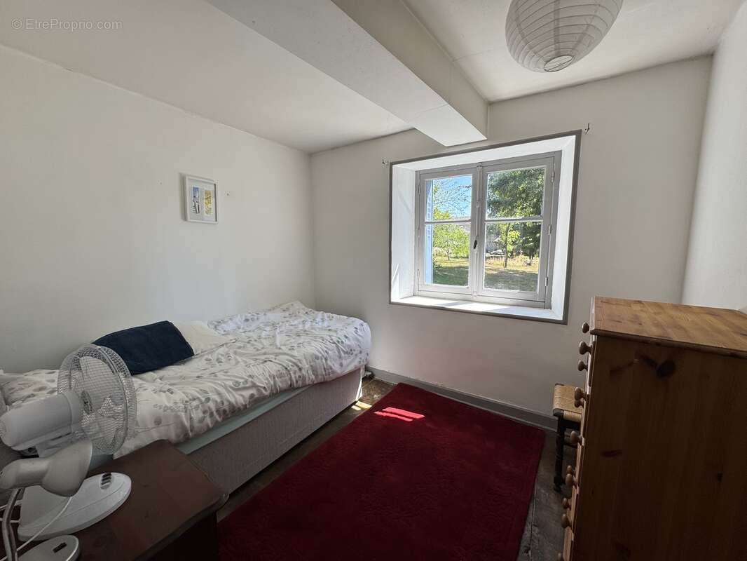 n°3 - Maison à SAINT-HILAIRE-LE-CHATEAU