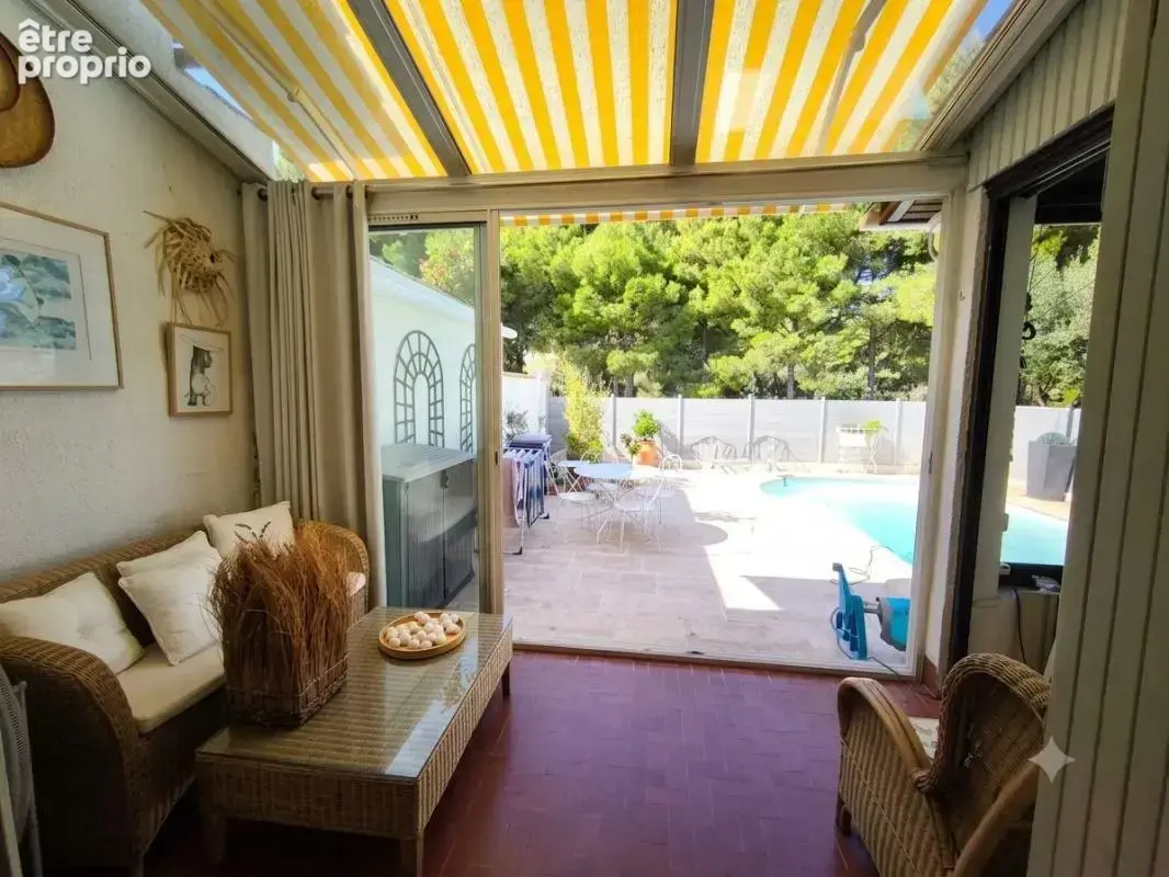 Maison T4 de 93m2 sur terrain de 220m2 avec piscine SAINT CYR SUR MER - photo 8