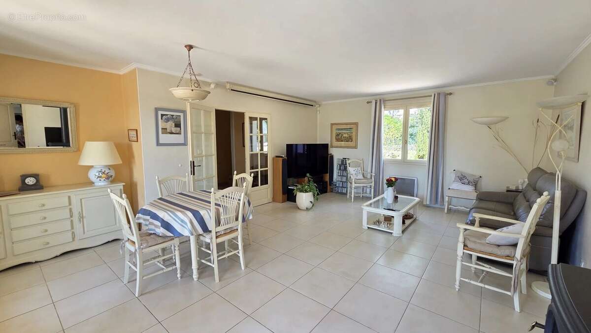 Maison à TOURRETTES