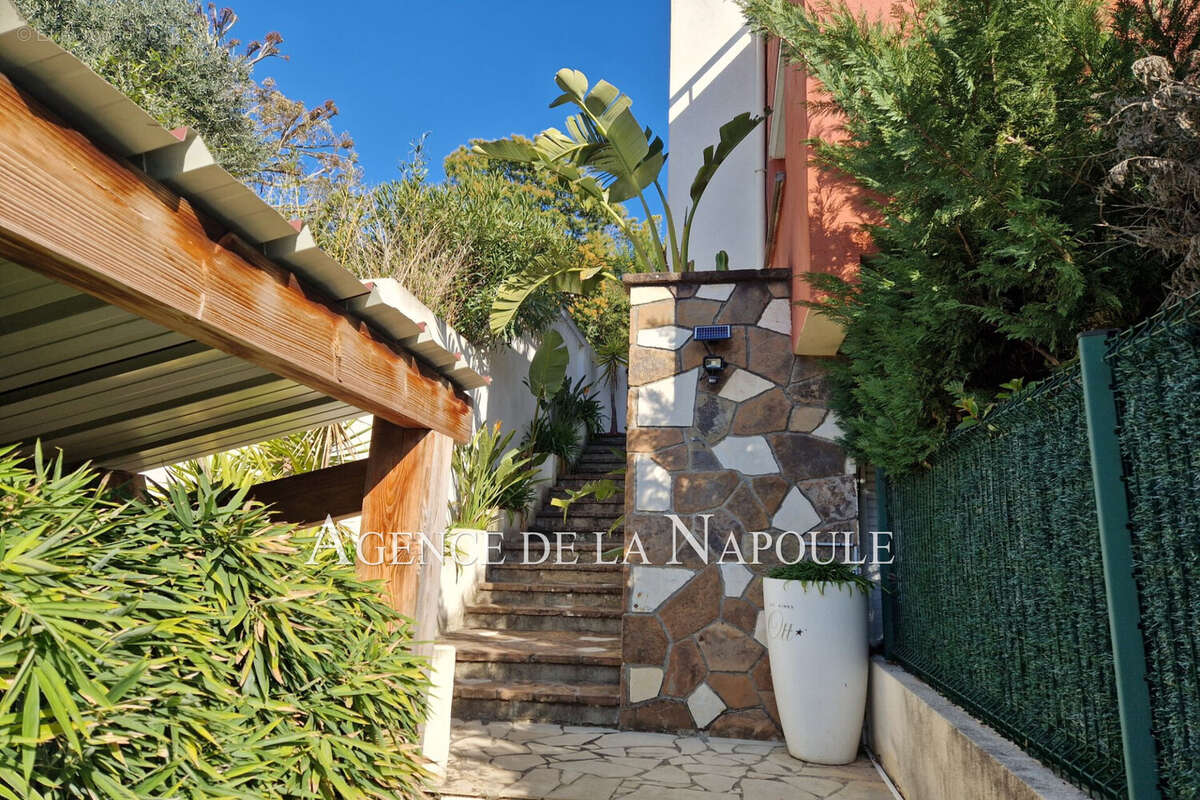 Appartement à MANDELIEU-LA-NAPOULE